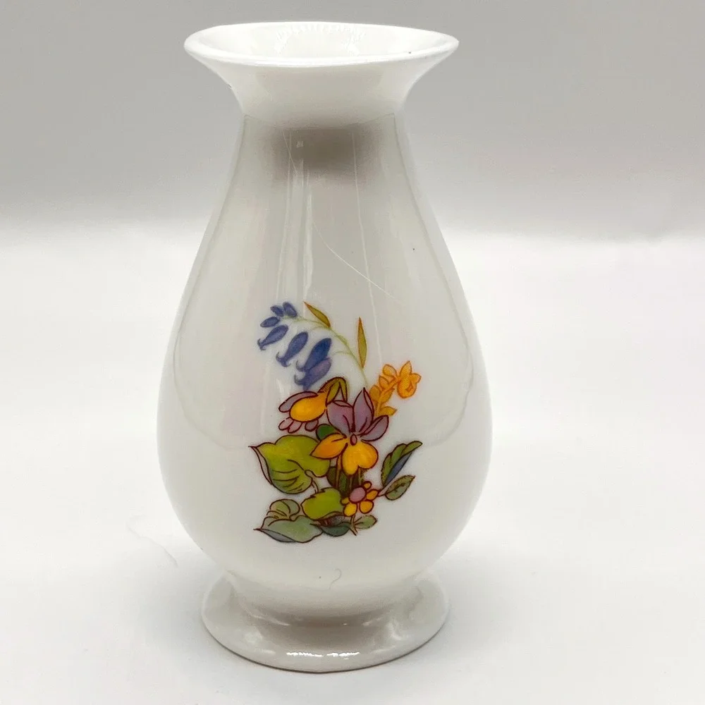 Enesco Bud Vase Vintage White 1983 Bunny‎ Rabbits Butterflys Flowers Miniature